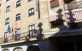 Le Petit Hotel
